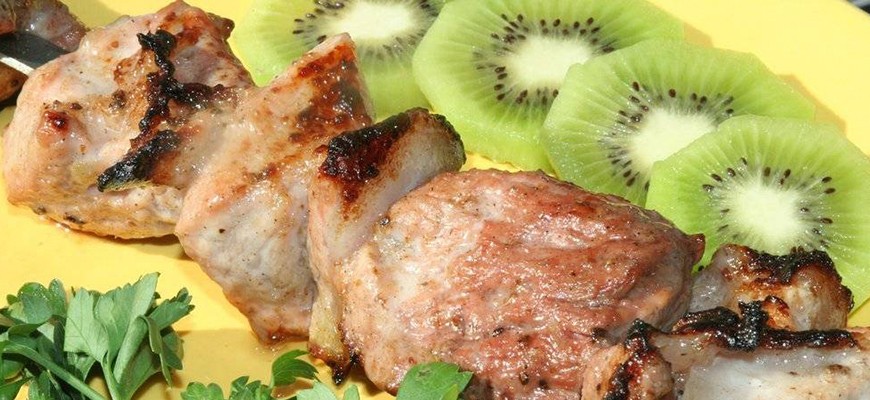 Шашлычный маринад для свинины из киви, тимьяна и чеснока